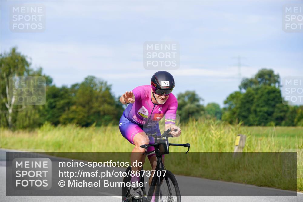 31.08.2025 - Elbe Triathlon Hamburg Michael Burmester http://msf.ph/oto/8673707 31.08.2025 10:12:43 Radfahren 530, 669, 700, 720, 813, 815 meine-sportfotos.de