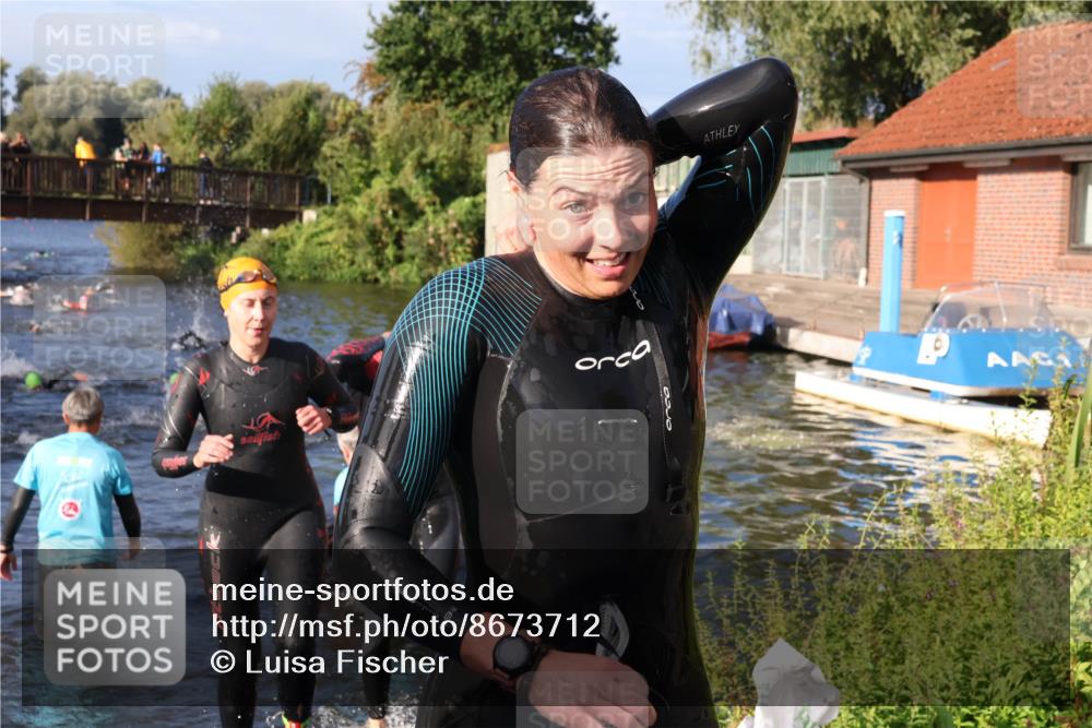 31.08.2025 - Elbe Triathlon Hamburg Luisa Fischer http://msf.ph/oto/8673712 31.08.2025 08:45:40 Schwimmen 264, 267, 269, 319 meine-sportfotos.de