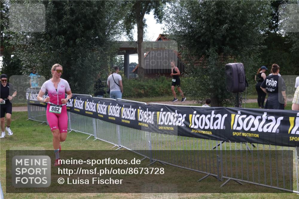 31.08.2025 - Elbe Triathlon Hamburg Luisa Fischer http://msf.ph/oto/8673728 31.08.2025 11:07:07 Laufen 907, 882 meine-sportfotos.de