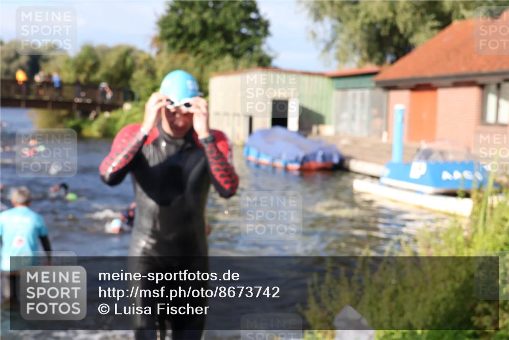 31.08.2025 - Elbe Triathlon Hamburg Luisa Fischer http://msf.ph/oto/8673742 31.08.2025 08:45:43 Schwimmen 264, 269, 292, 319, 384 meine-sportfotos.de