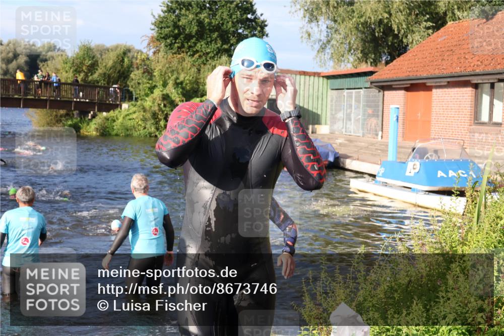 31.08.2025 - Elbe Triathlon Hamburg Luisa Fischer http://msf.ph/oto/8673746 31.08.2025 08:45:44 Schwimmen 264, 269, 292, 319, 384 meine-sportfotos.de