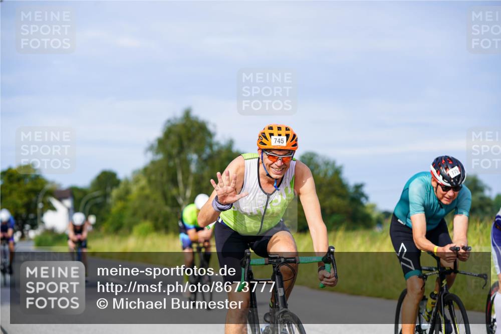 31.08.2025 - Elbe Triathlon Hamburg Michael Burmester http://msf.ph/oto/8673777 31.08.2025 10:12:51 Radfahren 664, 669, 700, 712, 722, 737, 745, 775 meine-sportfotos.de