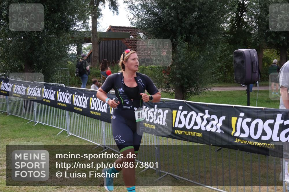 31.08.2025 - Elbe Triathlon Hamburg Luisa Fischer http://msf.ph/oto/8673801 31.08.2025 11:29:20 Laufen 91 meine-sportfotos.de