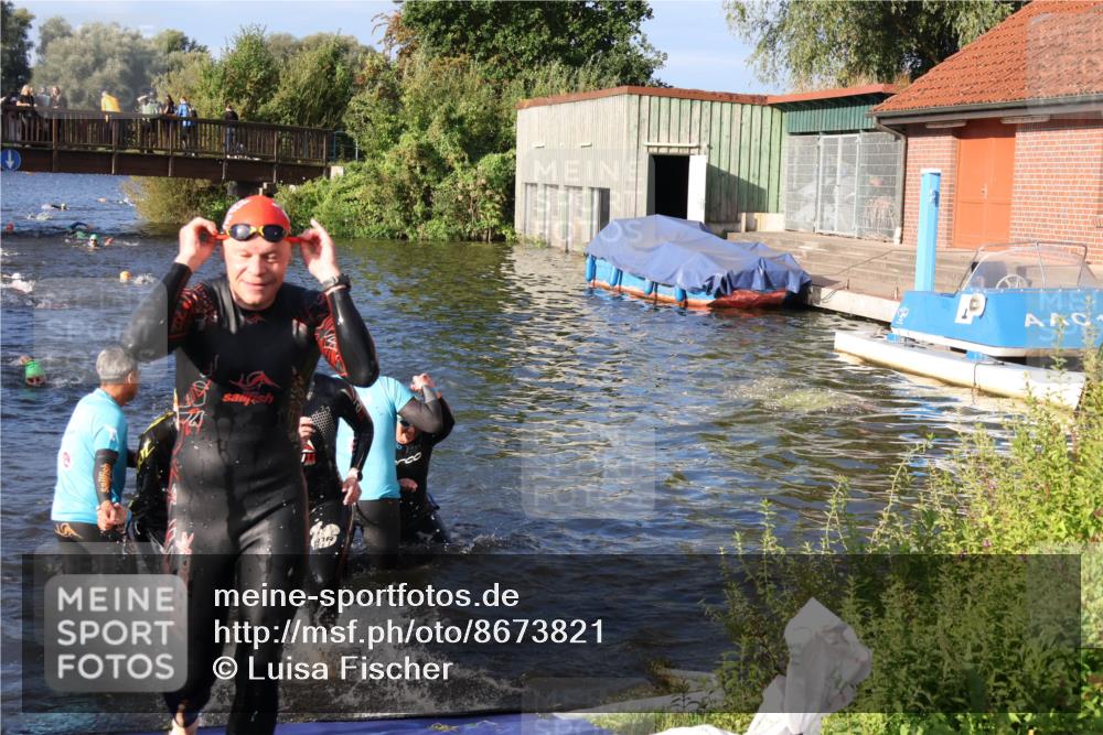 31.08.2025 - Elbe Triathlon Hamburg Luisa Fischer http://msf.ph/oto/8673821 31.08.2025 08:45:57 Schwimmen 260, 261, 285, 324, 334, 360, 384 meine-sportfotos.de