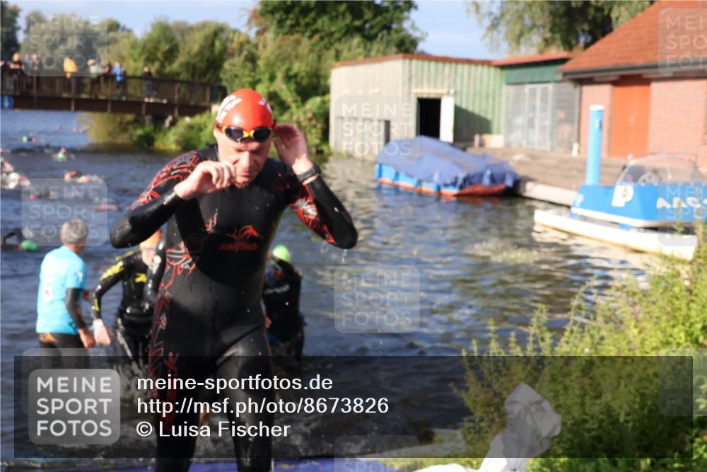 31.08.2025 - Elbe Triathlon Hamburg Luisa Fischer http://msf.ph/oto/8673826 31.08.2025 08:45:57 Schwimmen 260, 261, 285, 324, 334, 360, 384 meine-sportfotos.de