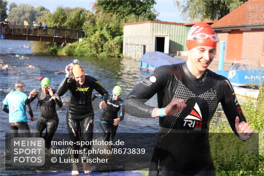 31.08.2025 - Elbe Triathlon Hamburg Luisa Fischer http://msf.ph/oto/8673839 31.08.2025 08:45:59 Schwimmen 260, 261, 285, 324, 334, 360 meine-sportfotos.de