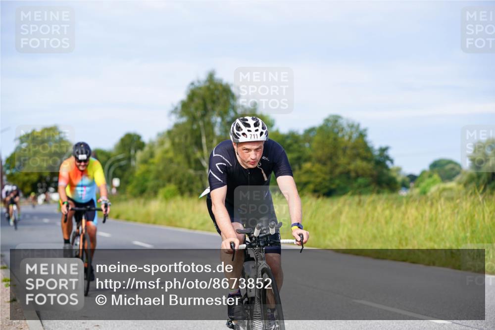 31.08.2025 - Elbe Triathlon Hamburg Michael Burmester http://msf.ph/oto/8673852 31.08.2025 10:13:07 Radfahren 500, 711, 719, 770, 884 meine-sportfotos.de