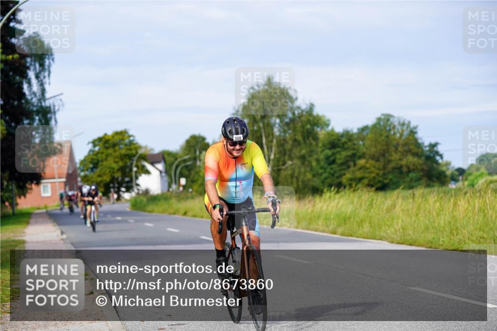 31.08.2025 - Elbe Triathlon Hamburg Michael Burmester http://msf.ph/oto/8673860 31.08.2025 10:13:07 Radfahren 500, 711, 719, 770, 884 meine-sportfotos.de