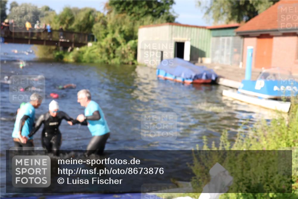 31.08.2025 - Elbe Triathlon Hamburg Luisa Fischer http://msf.ph/oto/8673876 31.08.2025 08:46:04 Schwimmen 246, 260, 285, 360 meine-sportfotos.de
