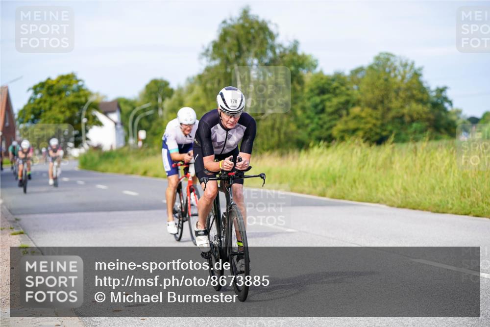 31.08.2025 - Elbe Triathlon Hamburg Michael Burmester http://msf.ph/oto/8673885 31.08.2025 10:13:12 Radfahren 546, 719, 770, 866, 884, 913 meine-sportfotos.de