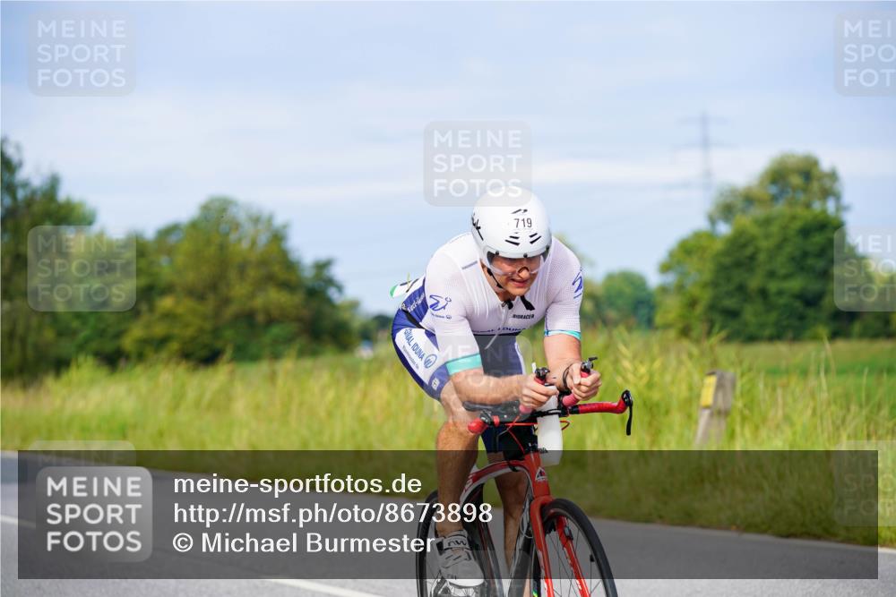 31.08.2025 - Elbe Triathlon Hamburg Michael Burmester http://msf.ph/oto/8673898 31.08.2025 10:13:13 Radfahren 546, 719, 770, 866, 884, 913 meine-sportfotos.de