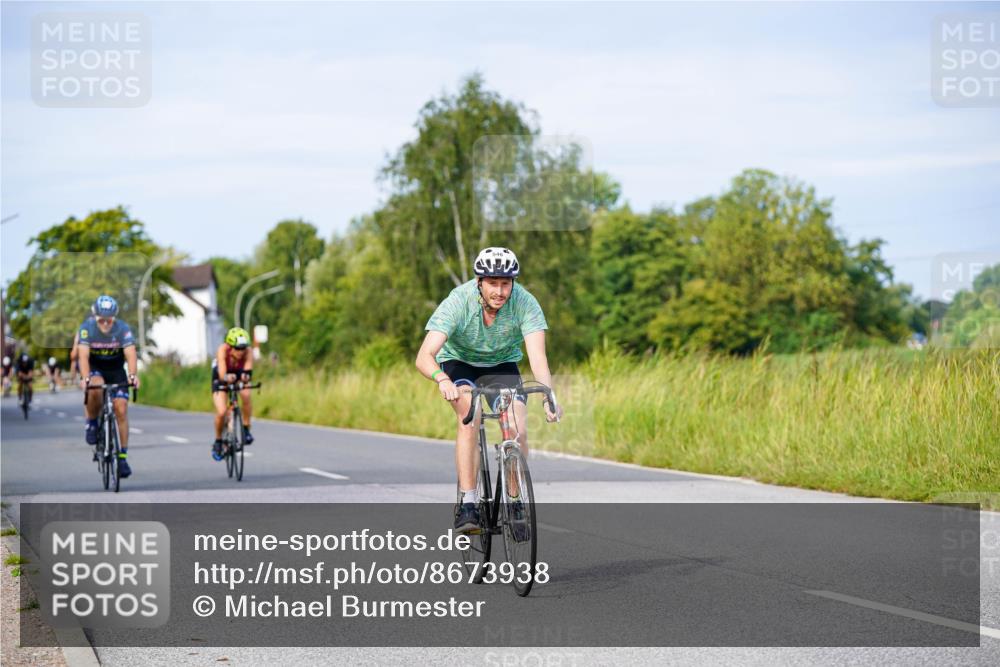 31.08.2025 - Elbe Triathlon Hamburg Michael Burmester http://msf.ph/oto/8673938 31.08.2025 10:13:18 Radfahren 417, 477, 494, 546, 833, 866, 913 meine-sportfotos.de