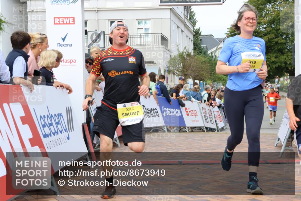 31.08.2025 - 21. Blankeneser Heldenlauf Strokosch-Dieckow http://msf.ph/oto/8673949 31.08.2025 10:30:37 Ziel 2560, 2106, 2599, 2102 meine-sportfotos.de