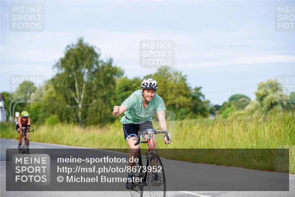 31.08.2025 - Elbe Triathlon Hamburg Michael Burmester http://msf.ph/oto/8673952 31.08.2025 10:13:19 Radfahren 417, 477, 494, 546, 833, 851, 913 meine-sportfotos.de