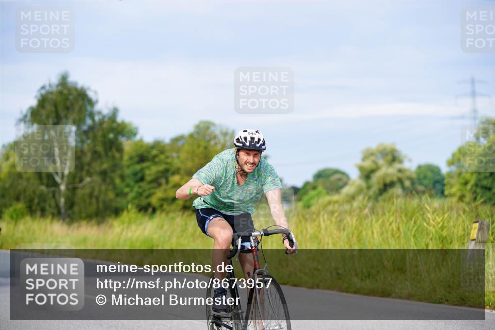 31.08.2025 - Elbe Triathlon Hamburg Michael Burmester http://msf.ph/oto/8673957 31.08.2025 10:13:19 Radfahren 417, 477, 494, 546, 833, 851, 913 meine-sportfotos.de
