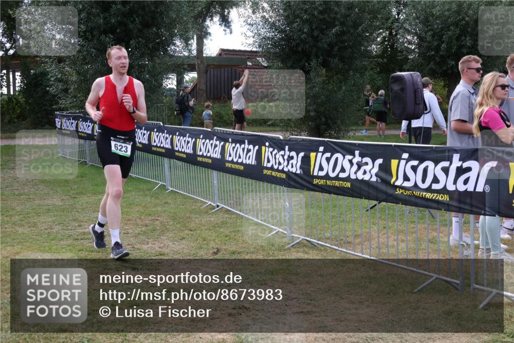 31.08.2025 - Elbe Triathlon Hamburg Luisa Fischer http://msf.ph/oto/8673983 31.08.2025 11:30:22 Laufen 623, 77 meine-sportfotos.de