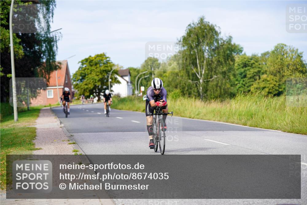 31.08.2025 - Elbe Triathlon Hamburg Michael Burmester http://msf.ph/oto/8674035 31.08.2025 10:13:29 Radfahren 774, 837, 851, 887 meine-sportfotos.de