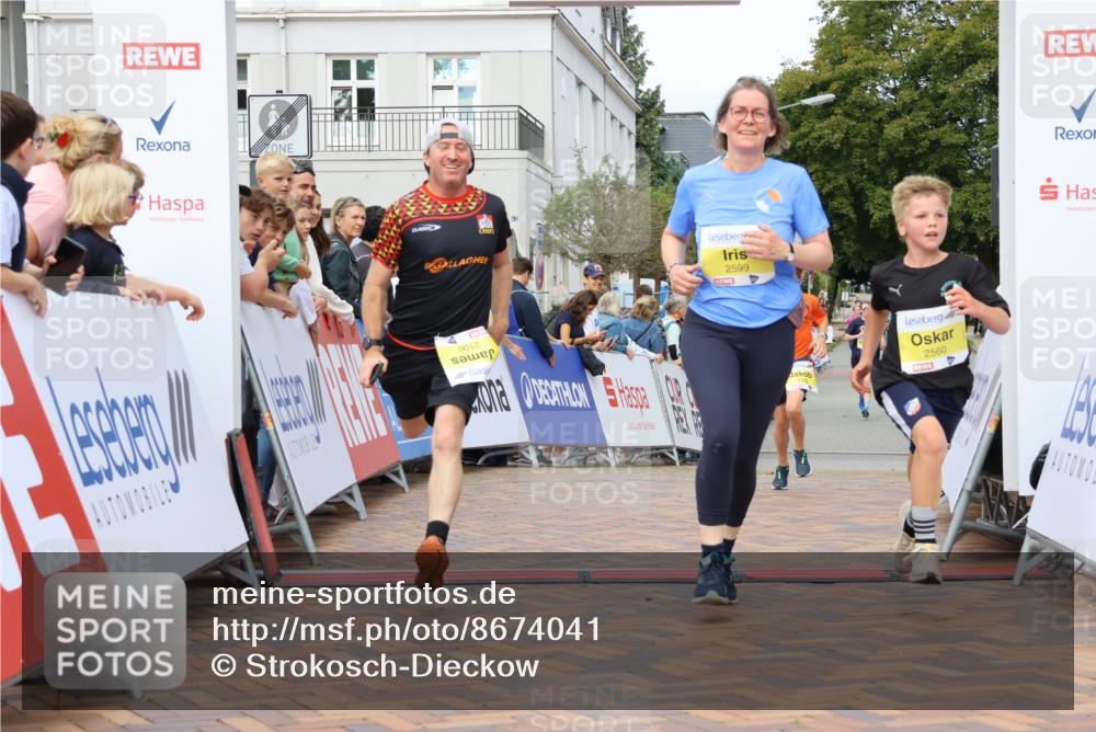 31.08.2025 - 21. Blankeneser Heldenlauf Strokosch-Dieckow http://msf.ph/oto/8674041 31.08.2025 10:30:37 Ziel 2560, 2106, 2599, 2102 meine-sportfotos.de
