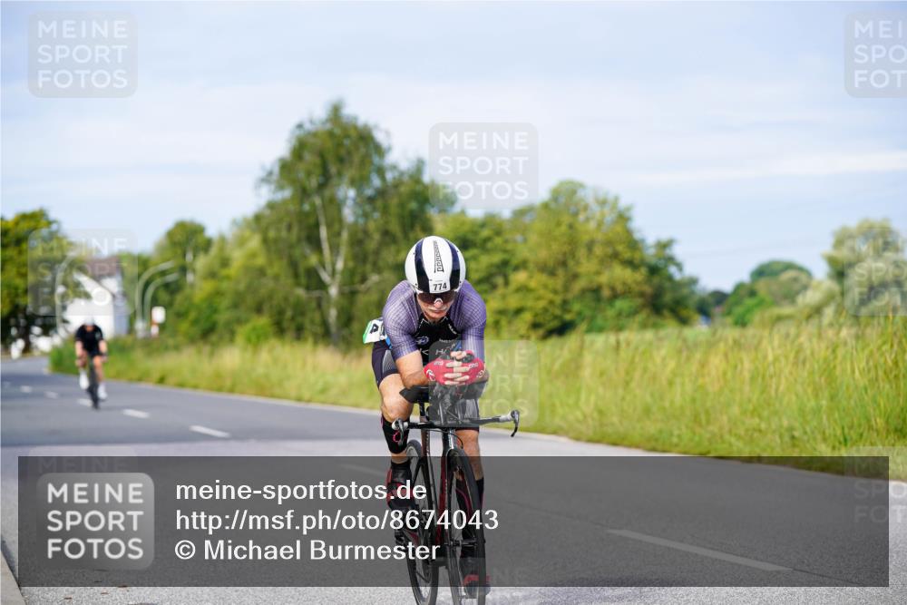 31.08.2025 - Elbe Triathlon Hamburg Michael Burmester http://msf.ph/oto/8674043 31.08.2025 10:13:30 Radfahren 774, 837, 887 meine-sportfotos.de