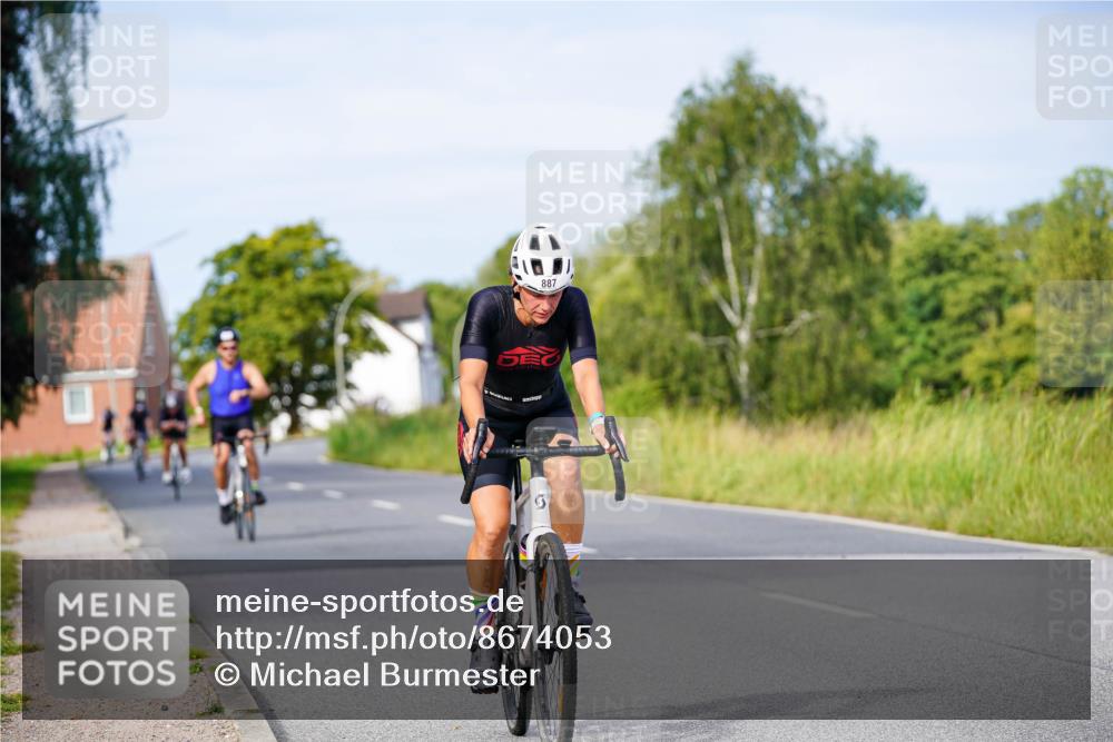 31.08.2025 - Elbe Triathlon Hamburg Michael Burmester http://msf.ph/oto/8674053 31.08.2025 10:13:34 Radfahren 432, 774, 837, 887, 916 meine-sportfotos.de