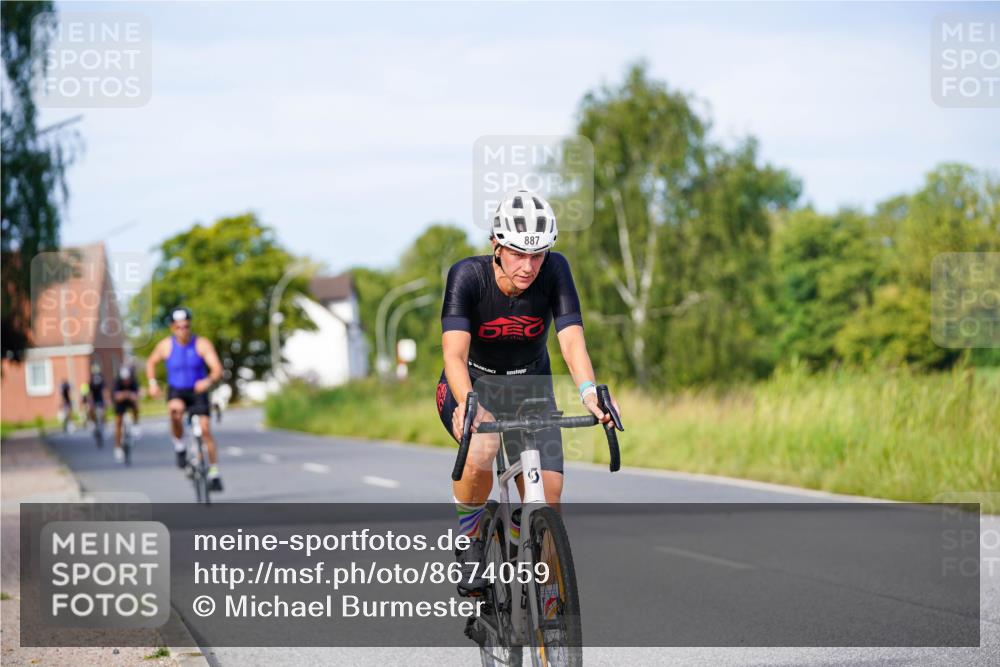 31.08.2025 - Elbe Triathlon Hamburg Michael Burmester http://msf.ph/oto/8674059 31.08.2025 10:13:35 Radfahren 432, 837, 887, 916 meine-sportfotos.de