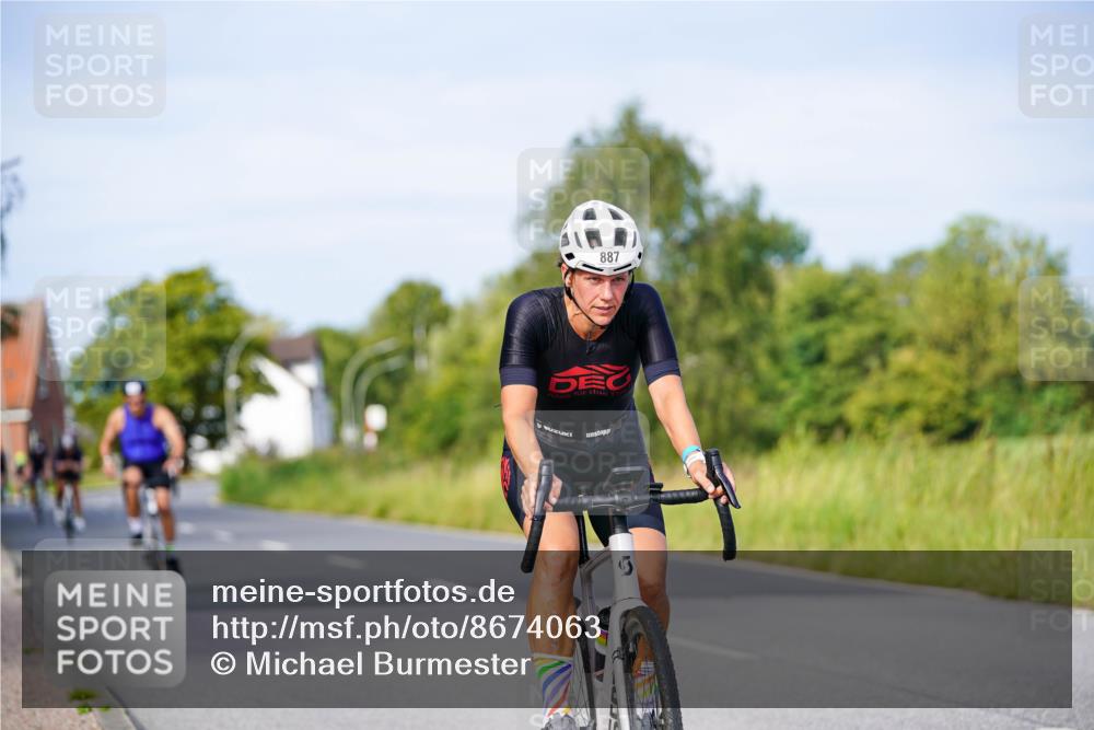 31.08.2025 - Elbe Triathlon Hamburg Michael Burmester http://msf.ph/oto/8674063 31.08.2025 10:13:35 Radfahren 432, 837, 887, 916 meine-sportfotos.de