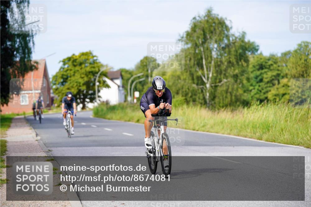 31.08.2025 - Elbe Triathlon Hamburg Michael Burmester http://msf.ph/oto/8674081 31.08.2025 10:13:39 Radfahren 432, 821, 916, 925 meine-sportfotos.de