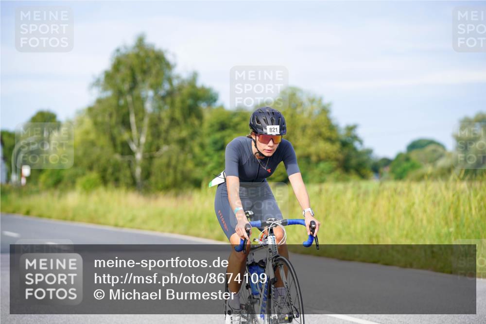 31.08.2025 - Elbe Triathlon Hamburg Michael Burmester http://msf.ph/oto/8674109 31.08.2025 10:13:43 Radfahren 821, 886, 916, 925 meine-sportfotos.de