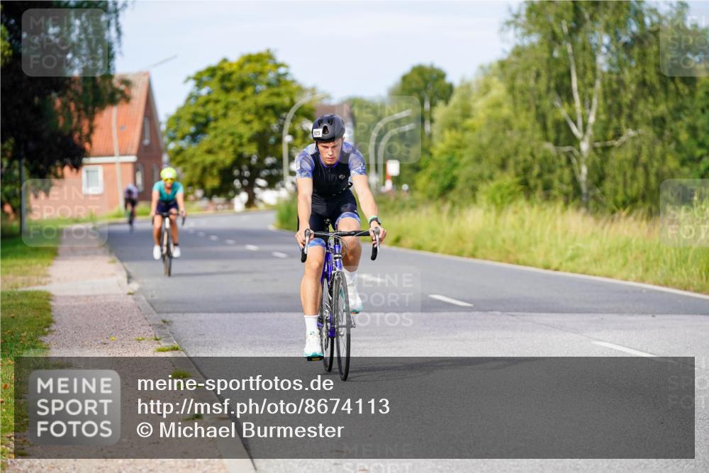 31.08.2025 - Elbe Triathlon Hamburg Michael Burmester http://msf.ph/oto/8674113 31.08.2025 10:13:45 Radfahren 821, 886, 925 meine-sportfotos.de