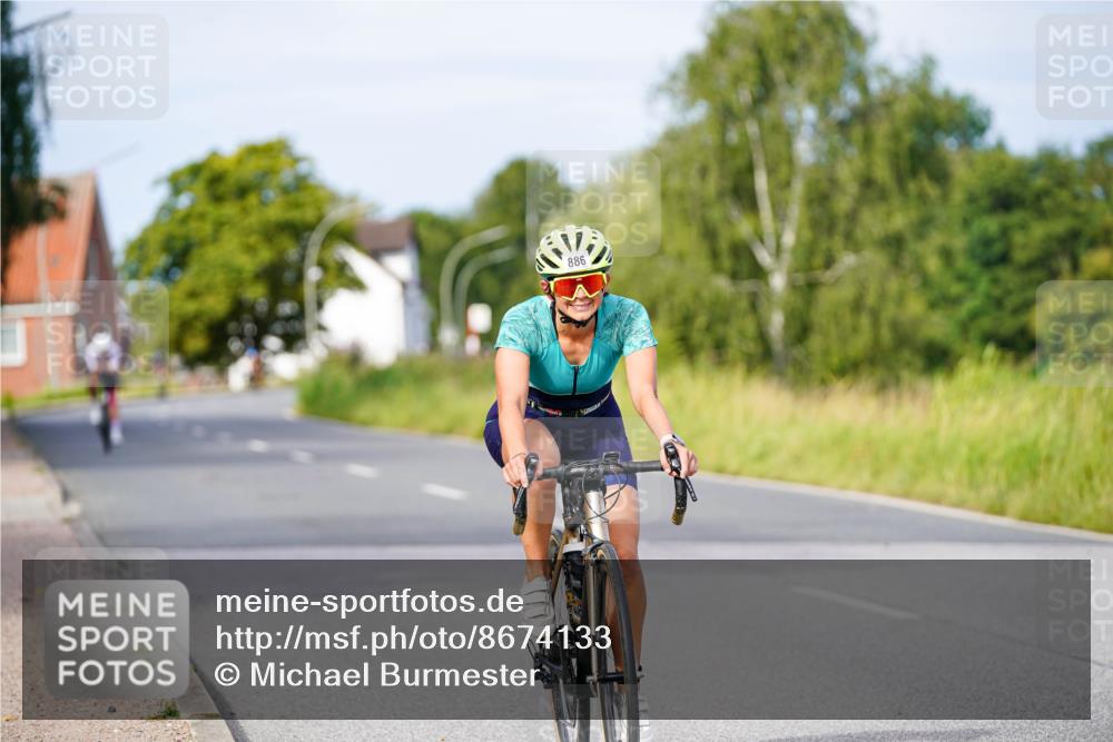31.08.2025 - Elbe Triathlon Hamburg Michael Burmester http://msf.ph/oto/8674133 31.08.2025 10:13:49 Radfahren 567, 886, 925 meine-sportfotos.de