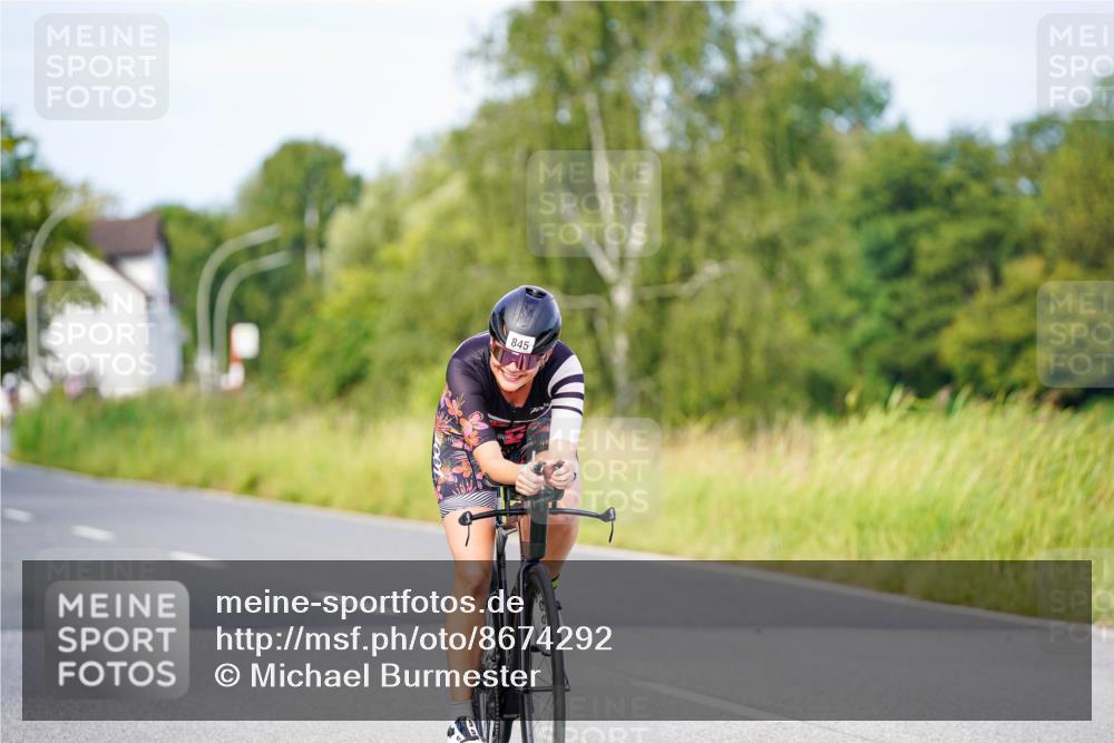 31.08.2025 - Elbe Triathlon Hamburg Michael Burmester http://msf.ph/oto/8674292 31.08.2025 10:14:39 Radfahren 404, 566, 756, 845 meine-sportfotos.de