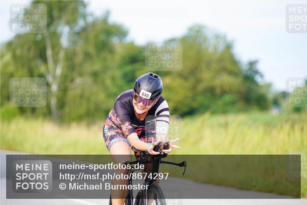 31.08.2025 - Elbe Triathlon Hamburg Michael Burmester http://msf.ph/oto/8674297 31.08.2025 10:14:40 Radfahren 566, 643, 756, 845 meine-sportfotos.de