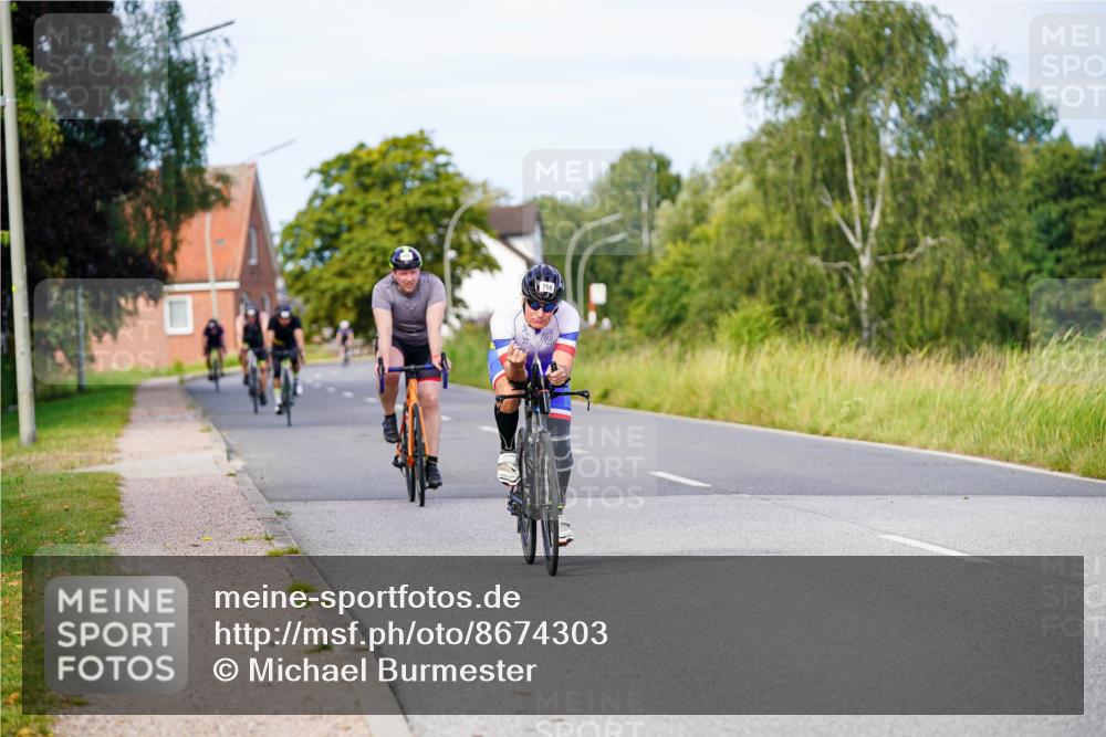 31.08.2025 - Elbe Triathlon Hamburg Michael Burmester http://msf.ph/oto/8674303 31.08.2025 10:14:42 Radfahren 566, 643, 679, 756, 845 meine-sportfotos.de