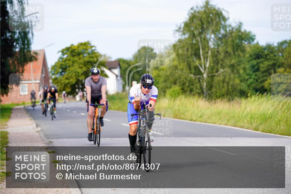 31.08.2025 - Elbe Triathlon Hamburg Michael Burmester http://msf.ph/oto/8674307 31.08.2025 10:14:42 Radfahren 566, 643, 679, 756, 845 meine-sportfotos.de