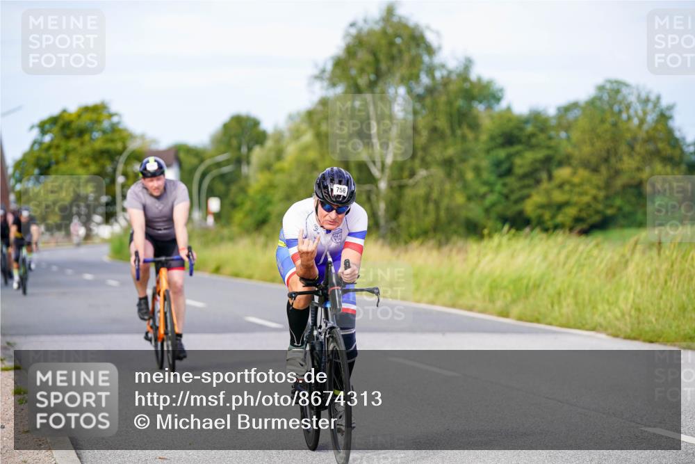 31.08.2025 - Elbe Triathlon Hamburg Michael Burmester http://msf.ph/oto/8674313 31.08.2025 10:14:43 Radfahren 566, 643, 679, 756, 845 meine-sportfotos.de