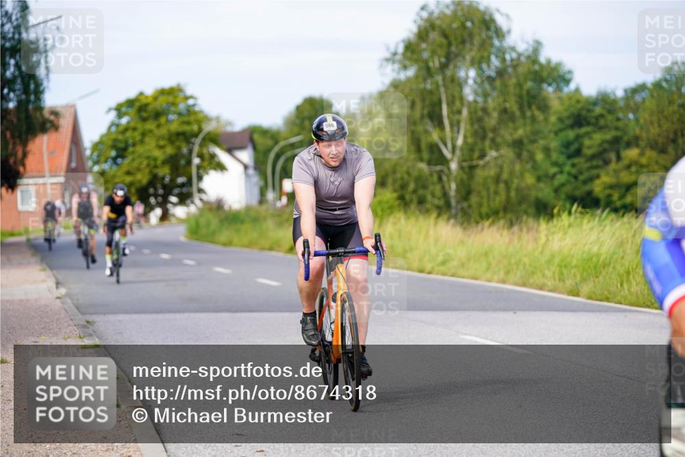 31.08.2025 - Elbe Triathlon Hamburg Michael Burmester http://msf.ph/oto/8674318 31.08.2025 10:14:43 Radfahren 566, 643, 679, 756, 845 meine-sportfotos.de