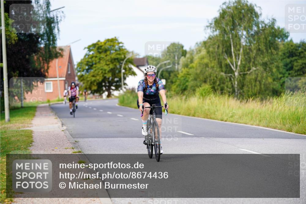 31.08.2025 - Elbe Triathlon Hamburg Michael Burmester http://msf.ph/oto/8674436 31.08.2025 10:14:57 Radfahren 455, 617, 717, 758, 800 meine-sportfotos.de