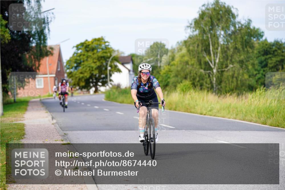 31.08.2025 - Elbe Triathlon Hamburg Michael Burmester http://msf.ph/oto/8674440 31.08.2025 10:14:57 Radfahren 455, 617, 717, 758, 800 meine-sportfotos.de