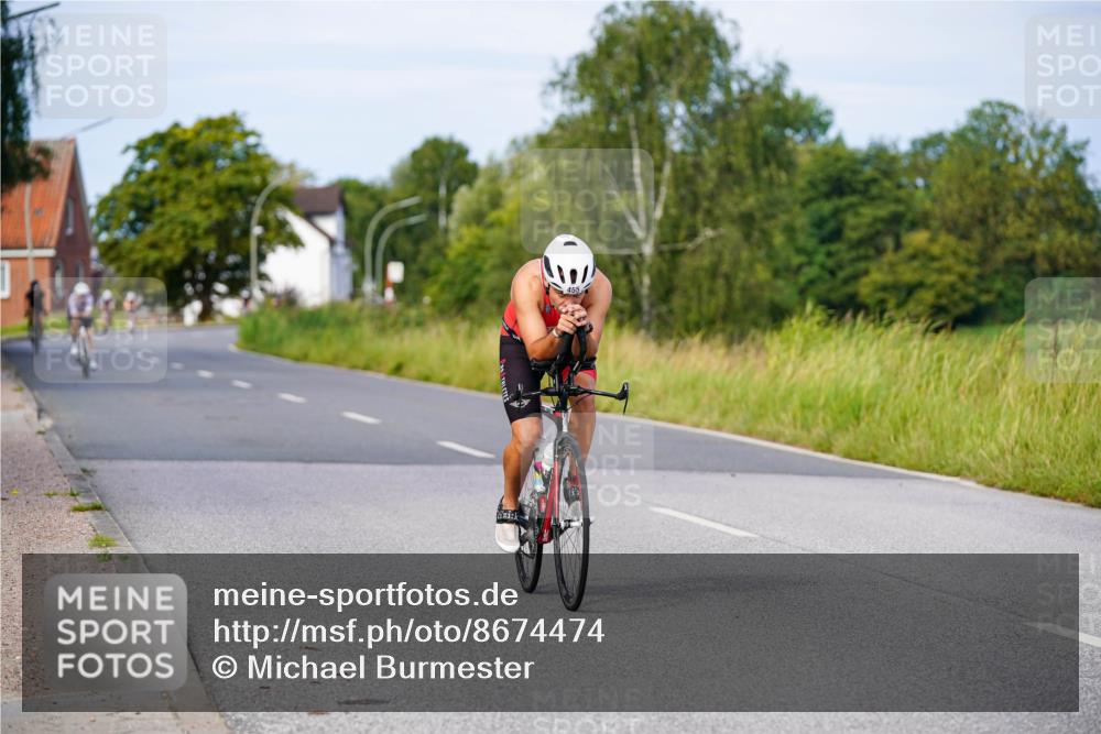 31.08.2025 - Elbe Triathlon Hamburg Michael Burmester http://msf.ph/oto/8674474 31.08.2025 10:15:04 Radfahren 455, 758, 864 meine-sportfotos.de