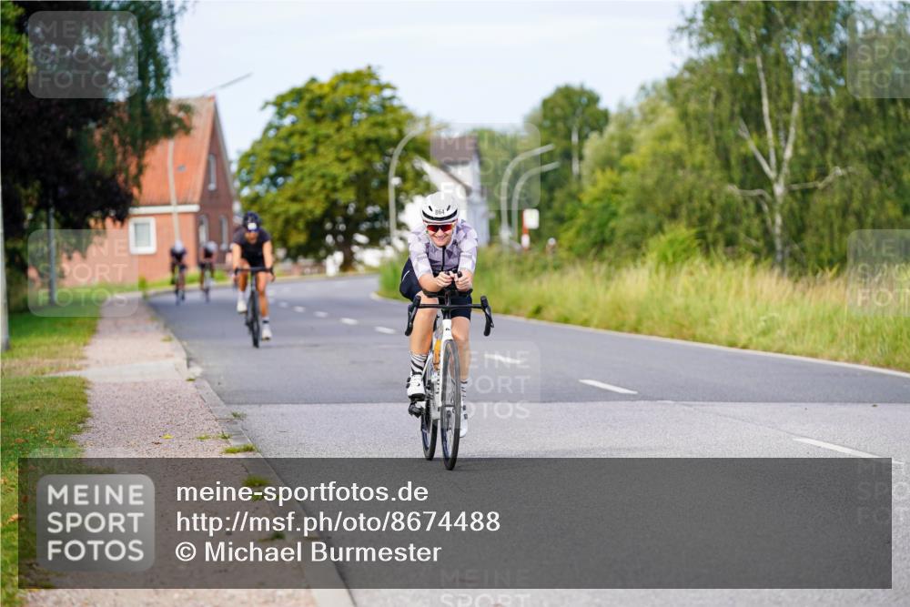 31.08.2025 - Elbe Triathlon Hamburg Michael Burmester http://msf.ph/oto/8674488 31.08.2025 10:15:09 Radfahren 835, 864 meine-sportfotos.de