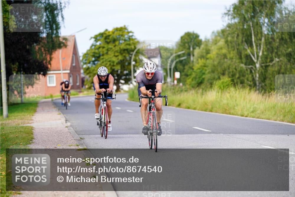 31.08.2025 - Elbe Triathlon Hamburg Michael Burmester http://msf.ph/oto/8674540 31.08.2025 10:15:16 Radfahren 635, 707, 740, 835 meine-sportfotos.de