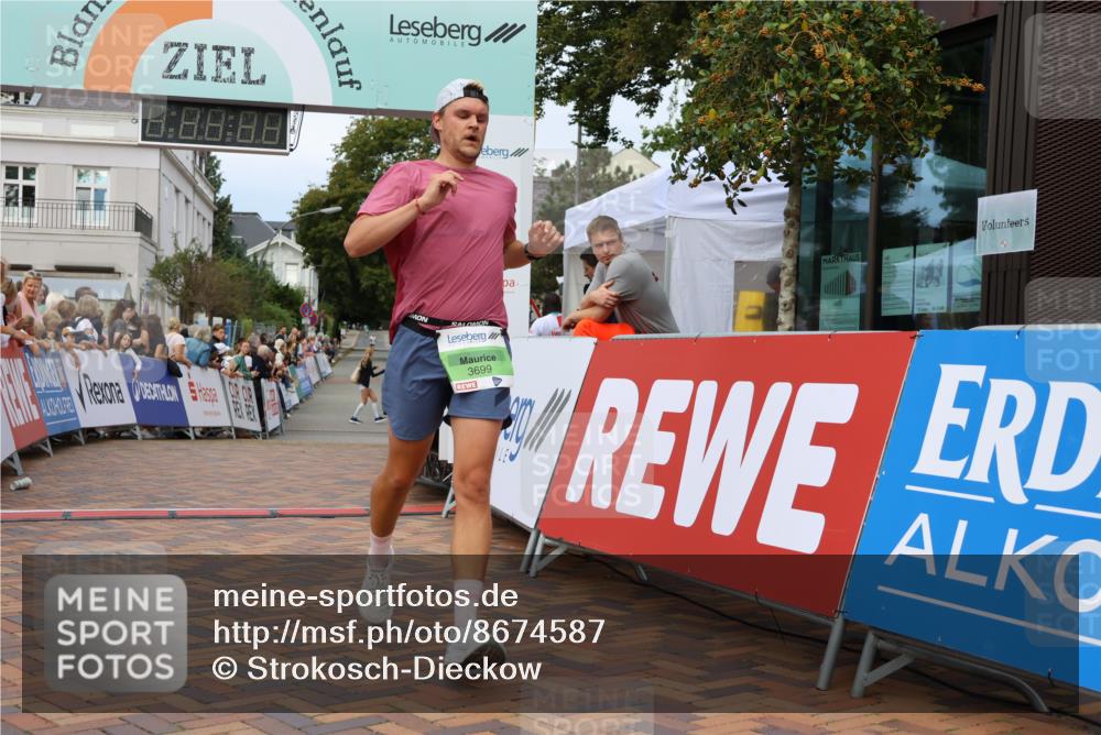31.08.2025 - 21. Blankeneser Heldenlauf Strokosch-Dieckow http://msf.ph/oto/8674587 31.08.2025 10:50:33 Ziel 3699, 3354, 3564 meine-sportfotos.de