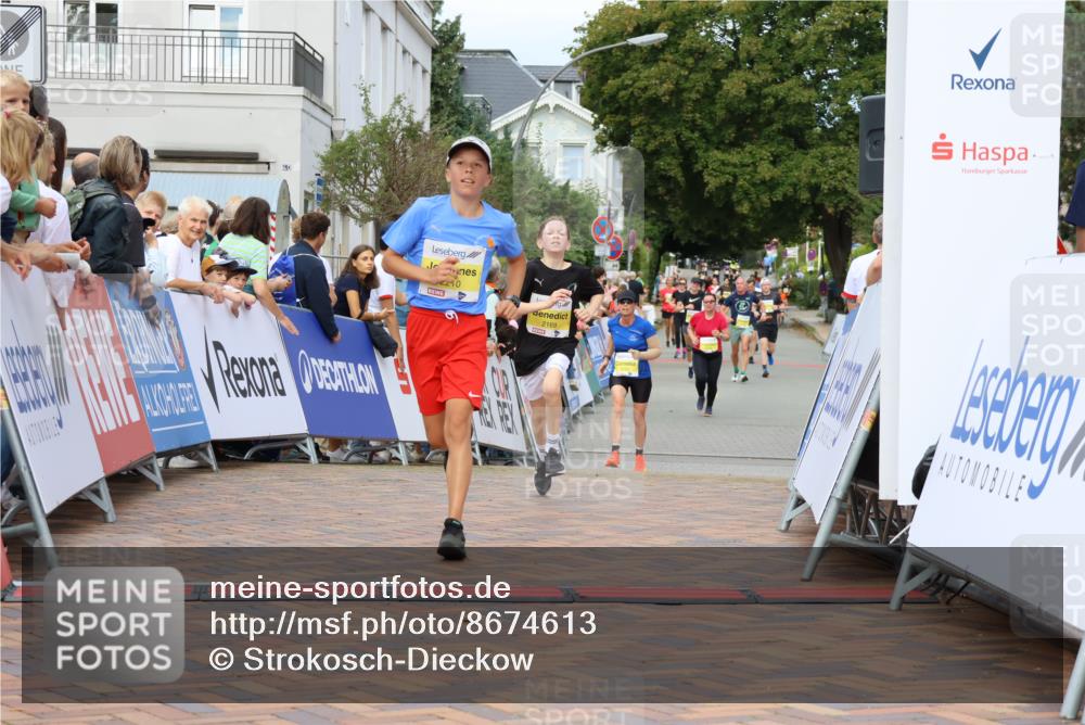 31.08.2025 - 21. Blankeneser Heldenlauf Strokosch-Dieckow http://msf.ph/oto/8674613 31.08.2025 10:30:05 Ziel 2210, 2260, 2169 meine-sportfotos.de