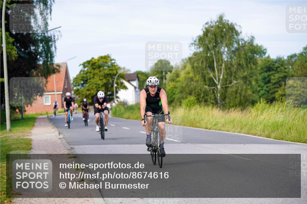 31.08.2025 - Elbe Triathlon Hamburg Michael Burmester http://msf.ph/oto/8674616 31.08.2025 10:15:38 Radfahren 579, 613, 732, 811 meine-sportfotos.de