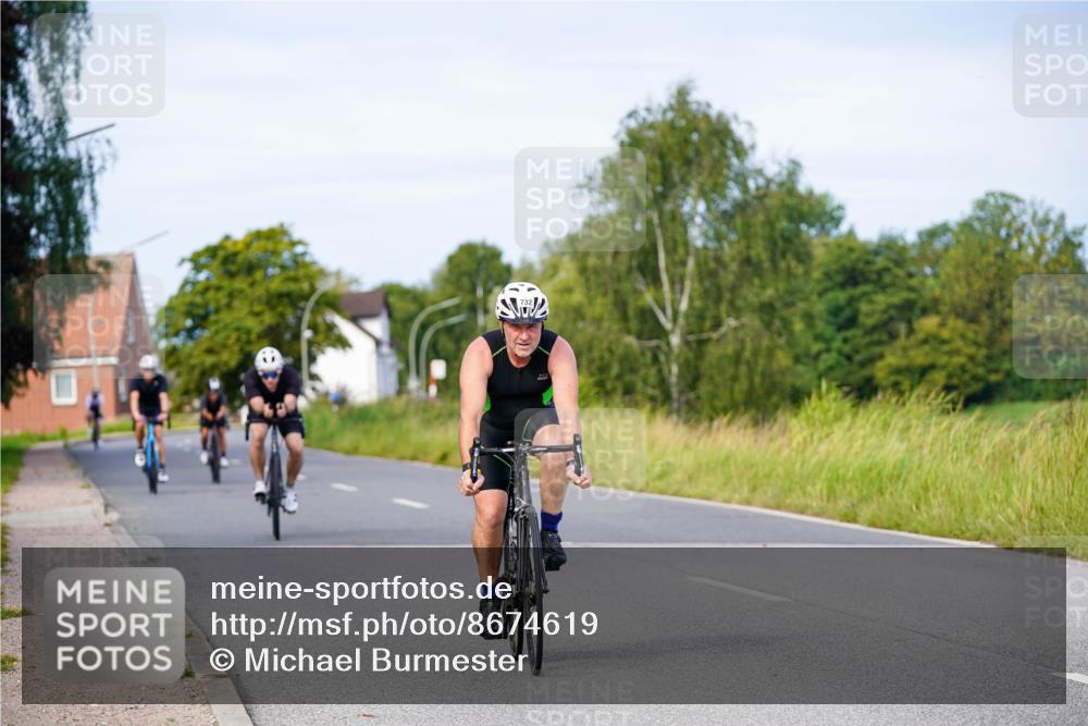31.08.2025 - Elbe Triathlon Hamburg Michael Burmester http://msf.ph/oto/8674619 31.08.2025 10:15:39 Radfahren 579, 613, 732, 811 meine-sportfotos.de