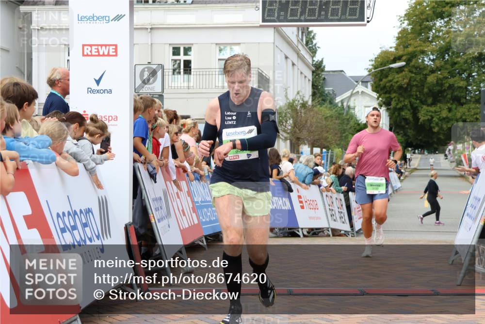 31.08.2025 - 21. Blankeneser Heldenlauf Strokosch-Dieckow http://msf.ph/oto/8674620 31.08.2025 10:50:31 Ziel 3699, 3354, 3564 meine-sportfotos.de