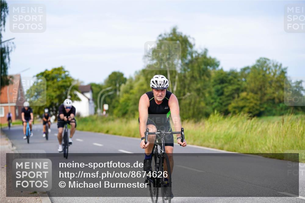 31.08.2025 - Elbe Triathlon Hamburg Michael Burmester http://msf.ph/oto/8674626 31.08.2025 10:15:39 Radfahren 579, 613, 732, 811 meine-sportfotos.de