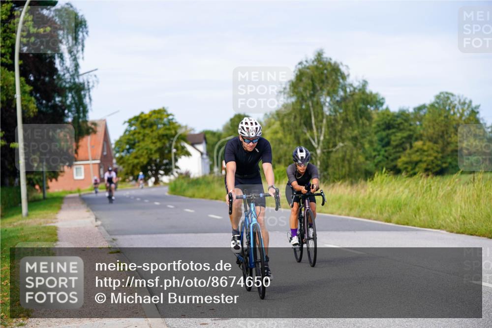 31.08.2025 - Elbe Triathlon Hamburg Michael Burmester http://msf.ph/oto/8674650 31.08.2025 10:15:43 Radfahren 579, 613, 811 meine-sportfotos.de