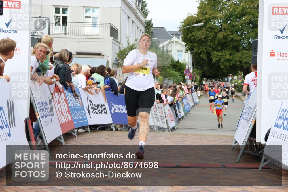 31.08.2025 - 21. Blankeneser Heldenlauf Strokosch-Dieckow http://msf.ph/oto/8674698 31.08.2025 10:29:59 Ziel 2260, 2603, 2602 meine-sportfotos.de