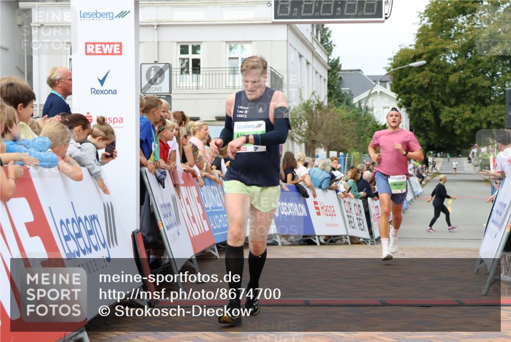 31.08.2025 - 21. Blankeneser Heldenlauf Strokosch-Dieckow http://msf.ph/oto/8674700 31.08.2025 10:50:30 Ziel 3699, 3354, 3564 meine-sportfotos.de